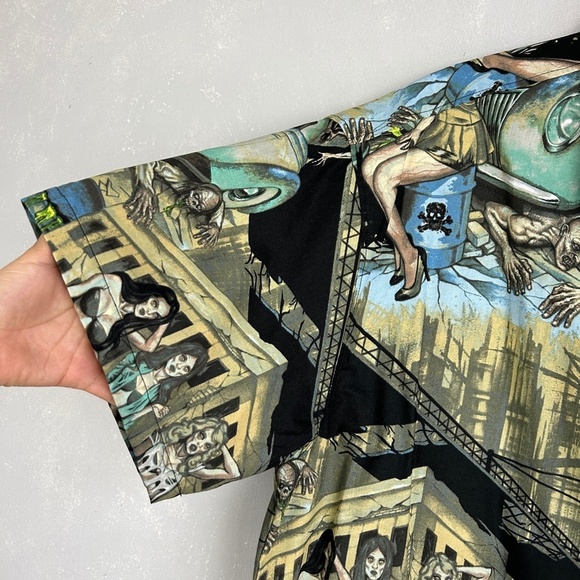 Sayulita Shirt Co. men size XL zombie girls cars short sleeve button up green - Picture 6 of 12
